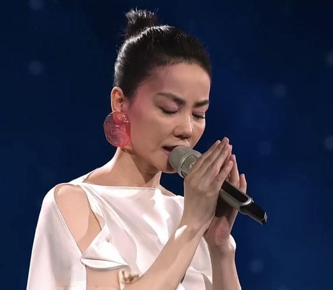 王菲春晚假唱引争议：艺术追求与商业演出的两难抉择