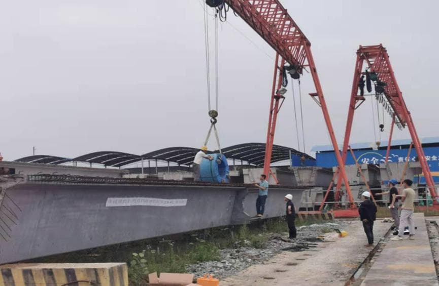 轻质超高性能混凝土开发及其在预制拼装桥梁工程中的应用