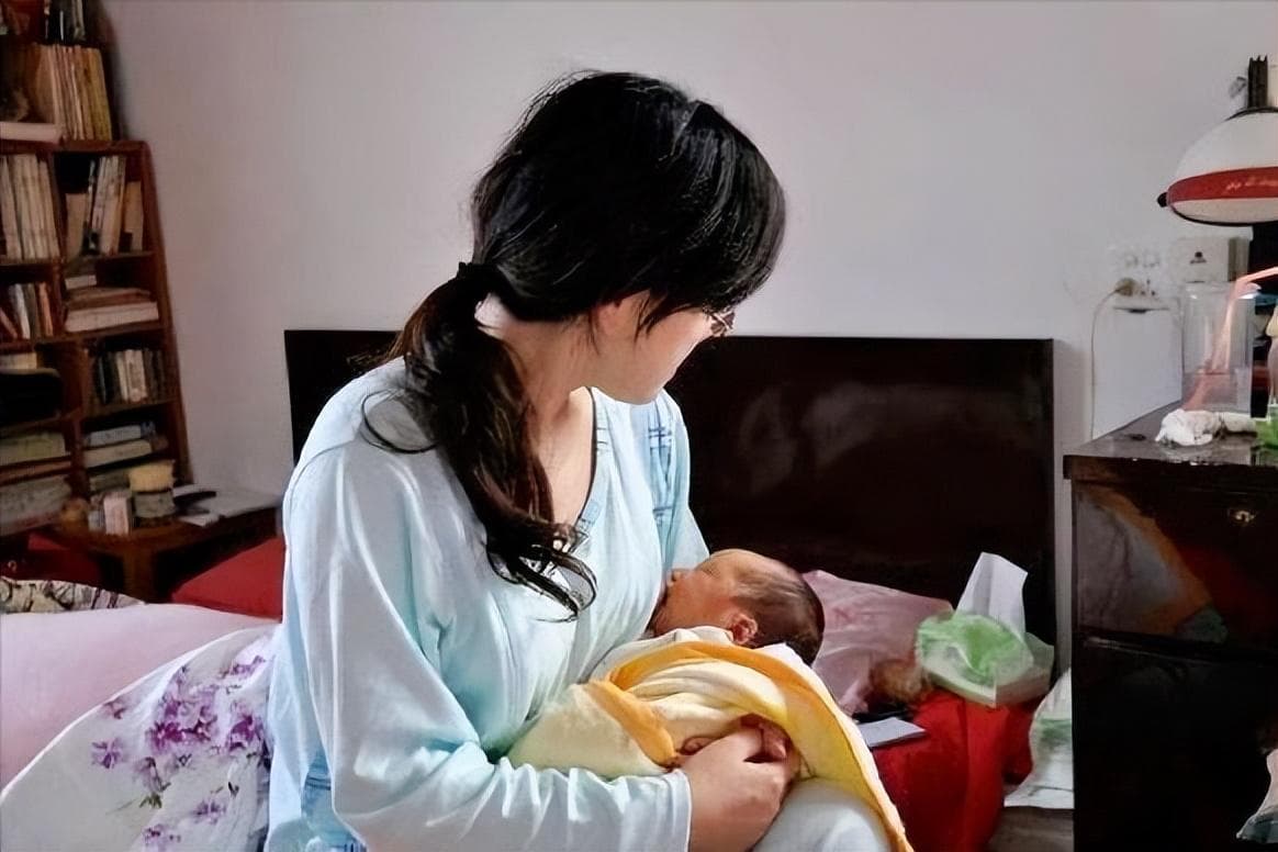 夜奶宝宝多喝无益，妈妈辛苦，还影响发育，三步戒断别犹豫