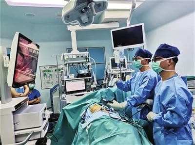 把肾切下来清除肿瘤后再植回去