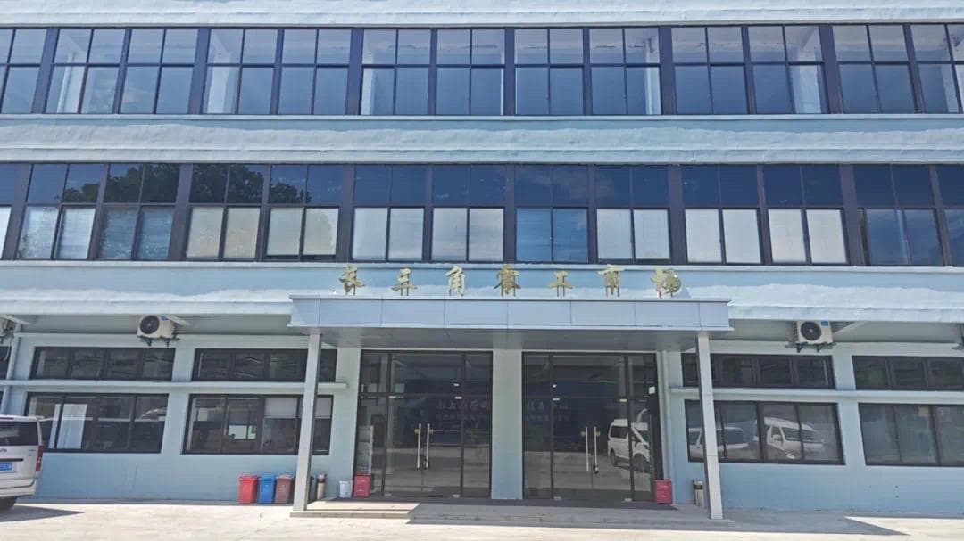 不用在路边蹲活儿了，上海这个零工市场线上、线下都能找工作
