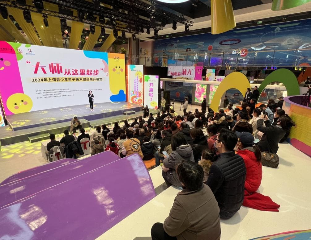 上海青少年美术展开幕，展出千幅作品诠释古典与未来