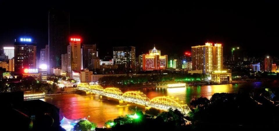 兰州中山桥：跨越黄河的钢铁传奇，百年历史见证