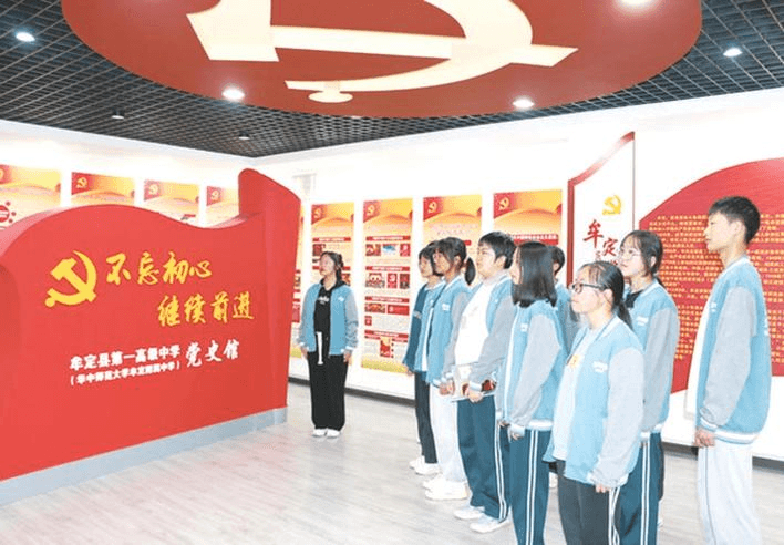 牟定县：校园吹拂“红色风”