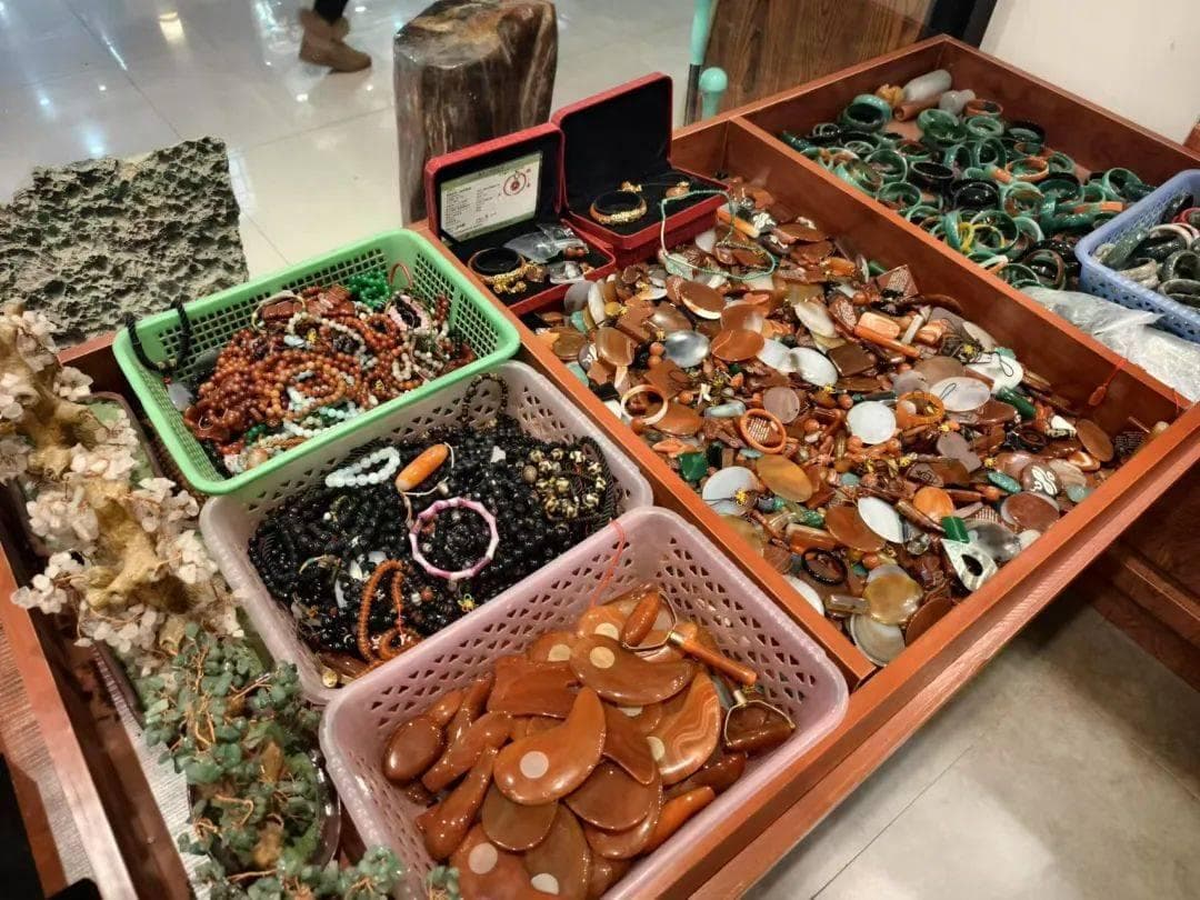 阜新：一座城市的玛瑙传奇与多元文化共生
