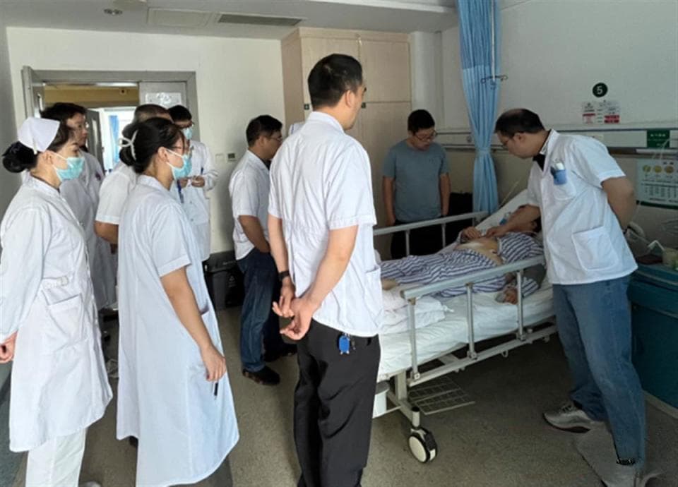 六旬老人莫名腿疼数月，病因竟是“疝气”
