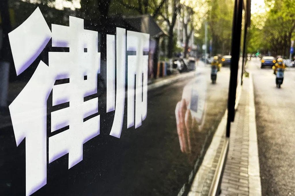 案源减少、市场低价竞争、晋升困难，律师行业“饱和”了吗？