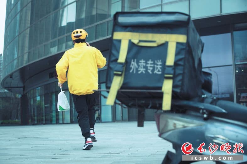 背后有保障，骑向新未来，多个平台宣布将为骑手缴纳社保！
