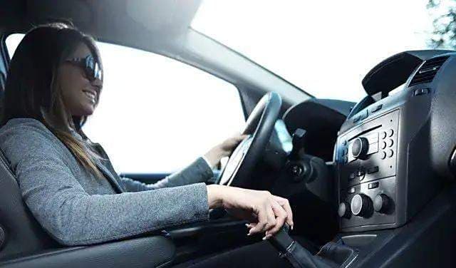 手动挡汽车驾驶技巧：如何避免卡档和频繁熄火