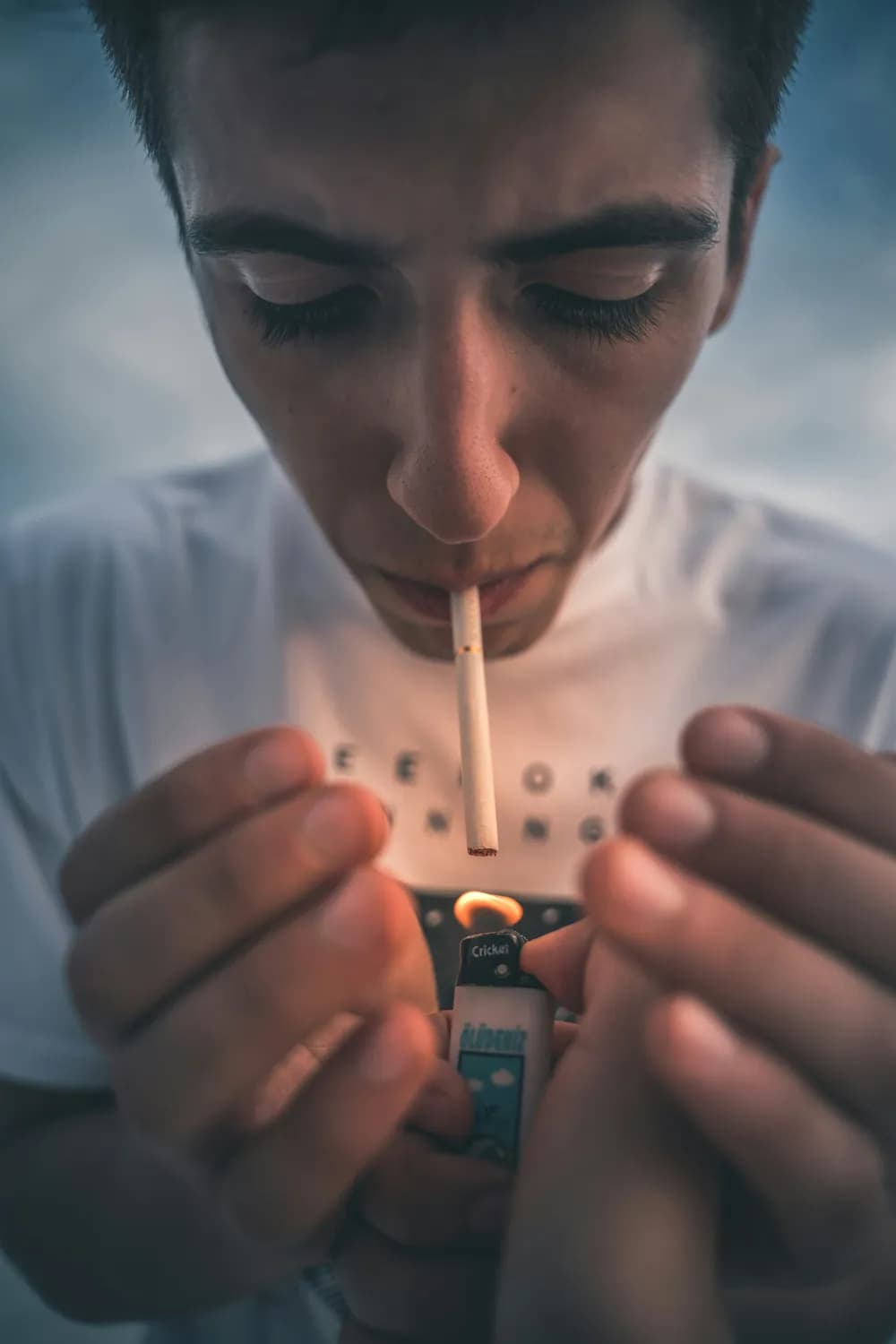 最低烟价20元，青少年吸烟率下降？
