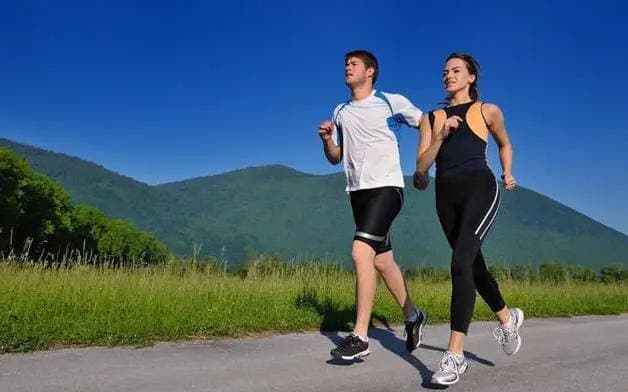 户外跑步：探索自然，唤醒身心的自由之旅
