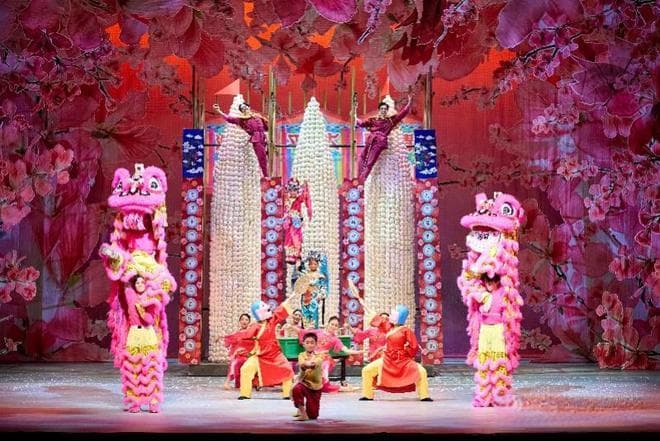 港芭《胡桃夹子》舞动香港风情，文化融合绘就绚丽画卷
