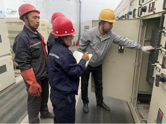 英吉沙县：供热设备检修忙 冬季温暖有保障