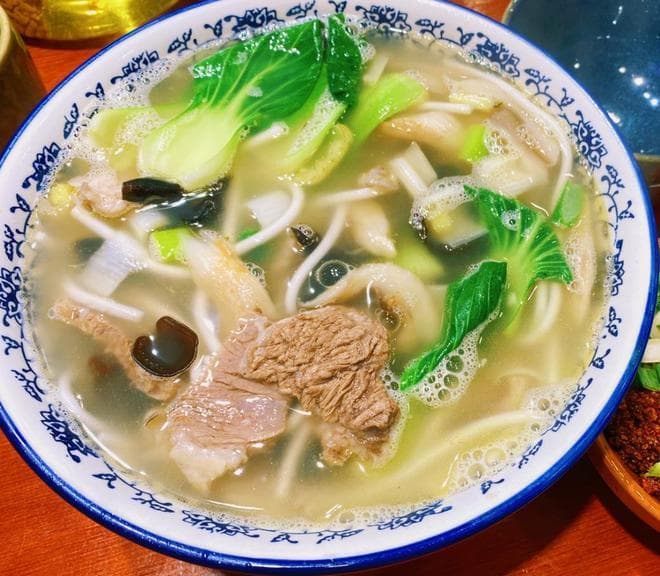 河南八大名菜：烩羊肉、桶子鸡、芙蓉海参等，道道美味爆表