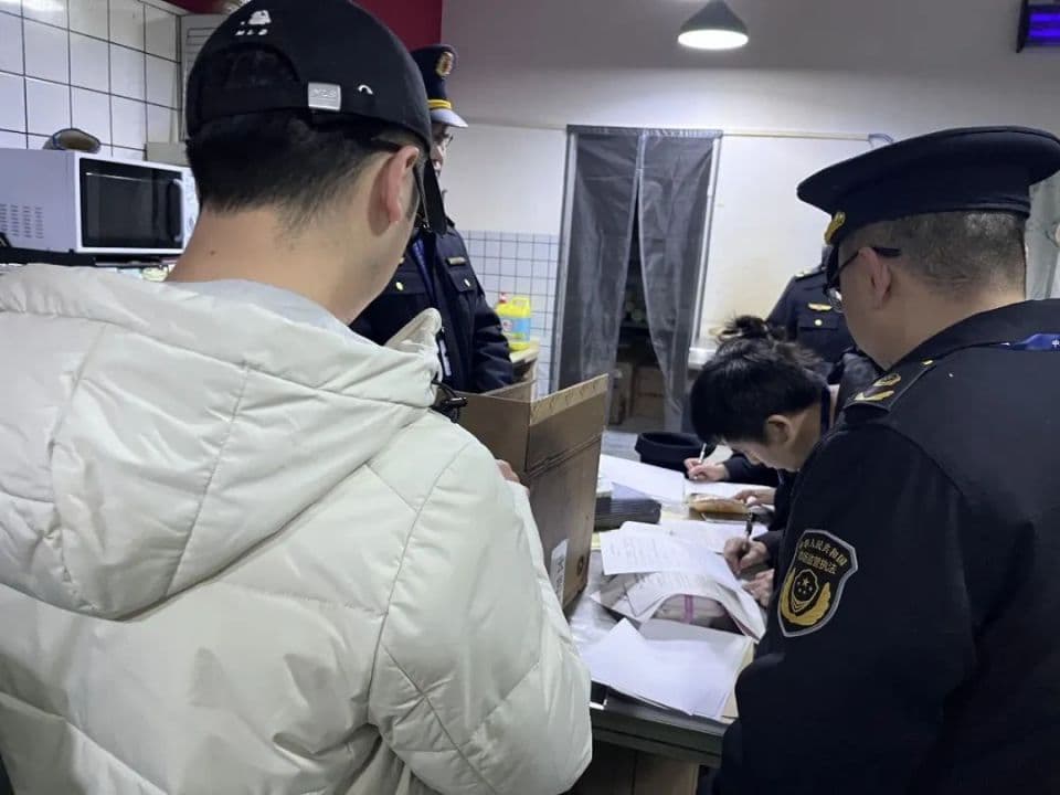 云岩区开展网络餐饮集中整治行动，保障消费者饮食安全