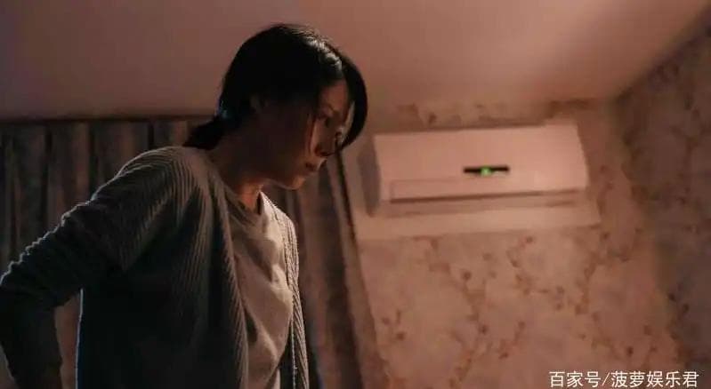 分析电影“诅咒”背后的主题，并在恐怖情节中探索导演的动机