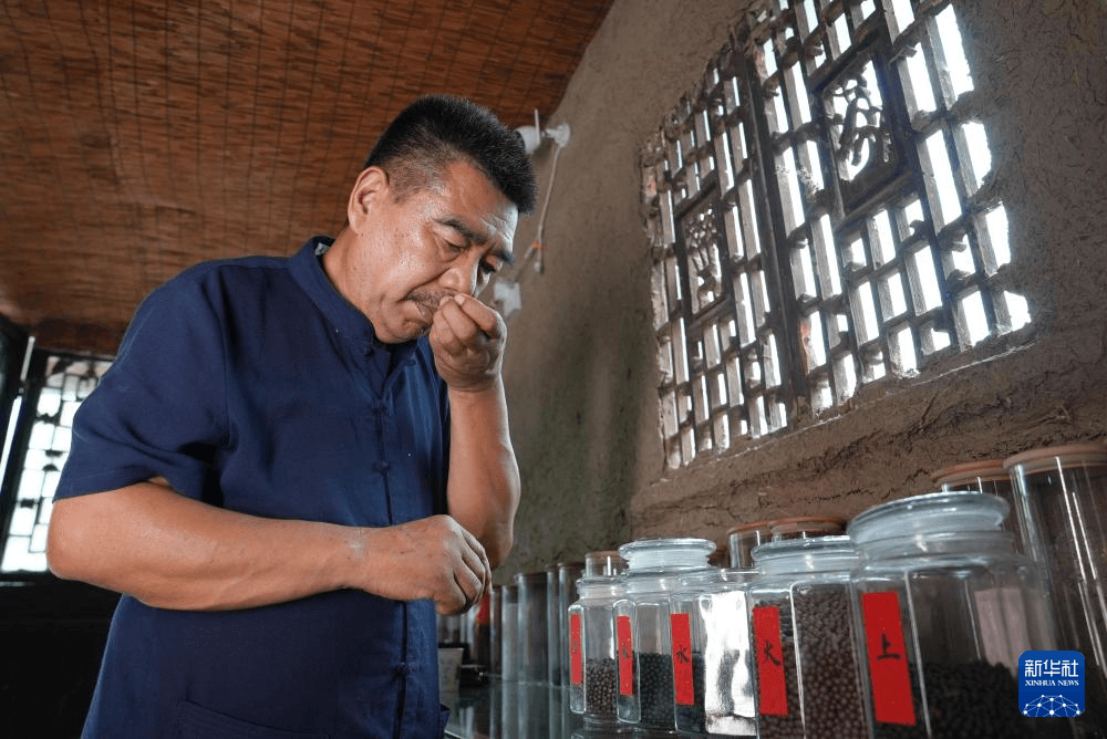 只为香如故：一位古法制香传承人的匠心坚守