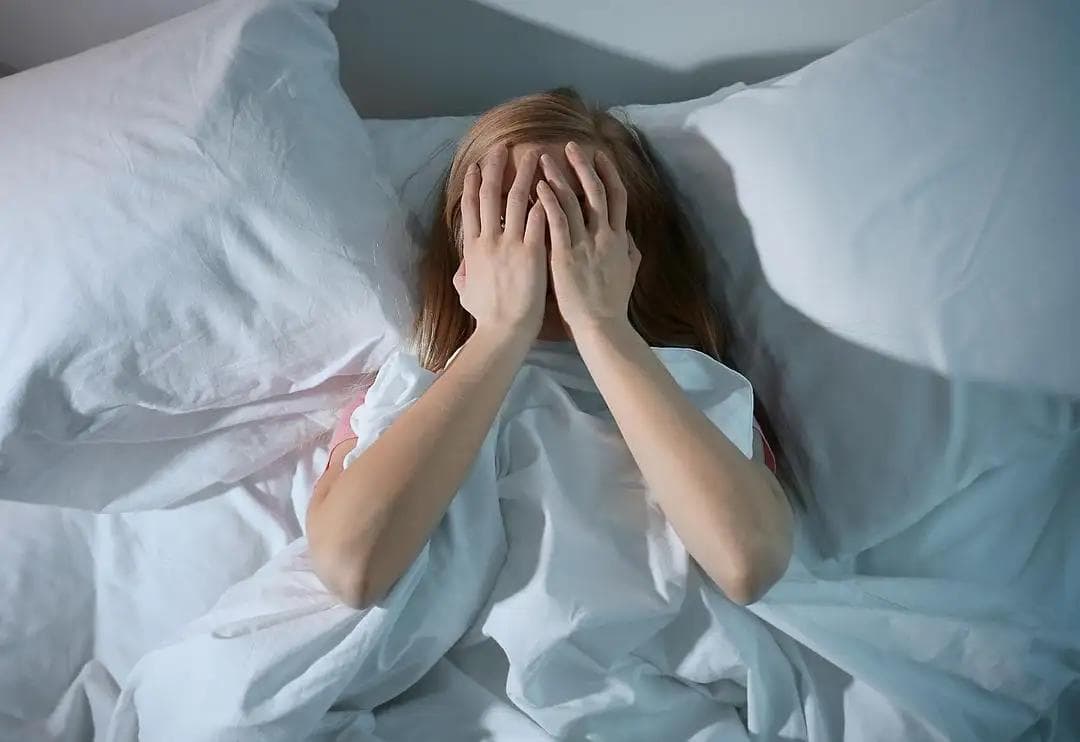 失眠要怎么办，失眠偏方一夜见效，揭秘即可打败失眠的自然疗法！