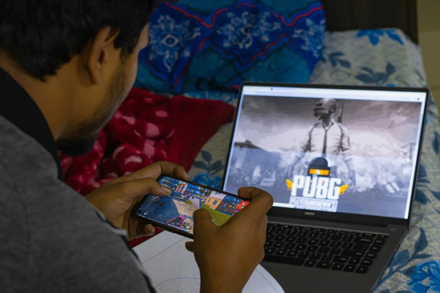 《和平精英》与PUBG：谁才是吃鸡王者？