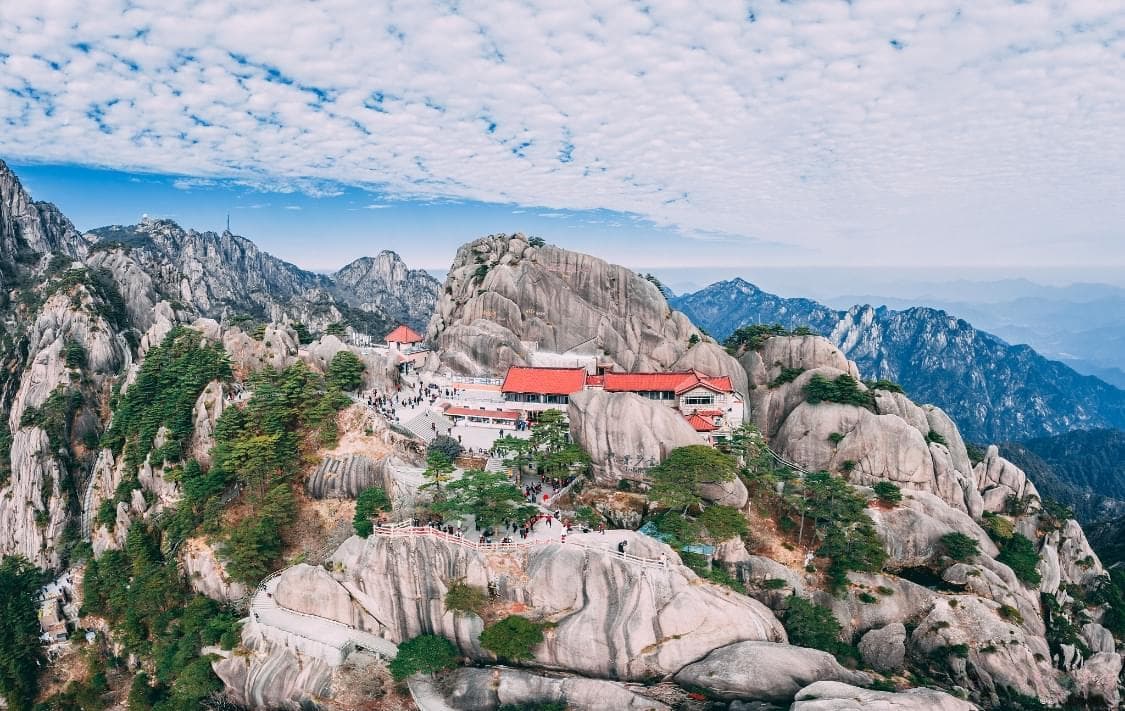 泰山旅游攻略：从经典红门到浪漫桃花峪，详解“天下第一山”的精华景点与实用建议