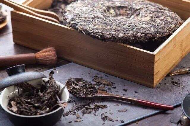 如何鉴别做旧老白茶？新手买白茶有什么技巧？掌握7点买好白茶
