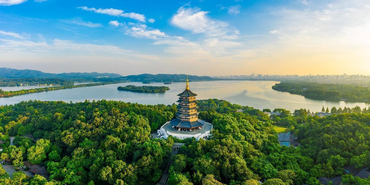 中国地理独有的多样性，为发展特色旅游提供巨大空间