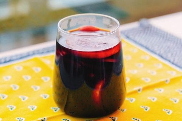 桑葚酒的功效与作用、禁忌和食用方法