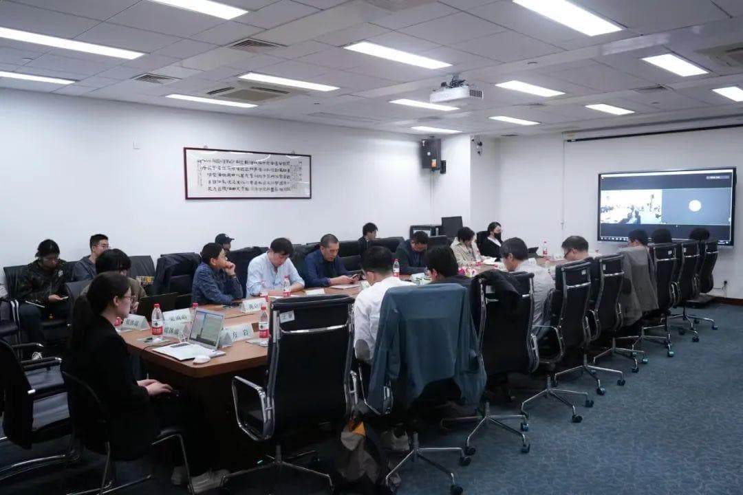 论坛、BBS，抱团、吵架……那些网络共同记忆，拼上了文学版图缺失的一片