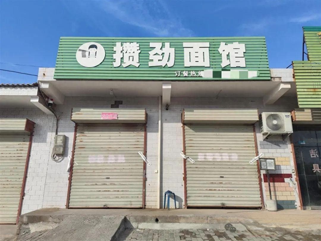 陕西白水丈夫灌面汤呛死妻子案今日开庭，起诉书显示女子遭殴打浇灌面汤又被拖入锅中