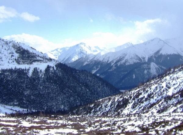白马雪山：云南第二高峰的自然奇观