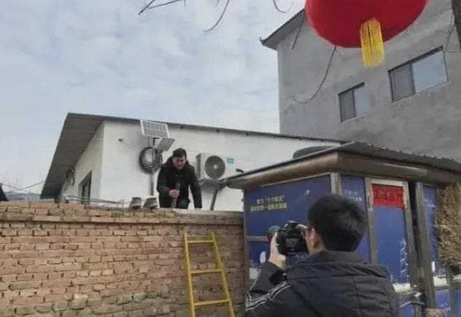 从“大衣哥”到“法律哥”，一场农民歌手的网络暴力反击战