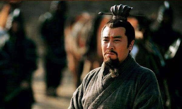 曹操与刘备正统之争，“尊刘贬曹”是社会环境导致