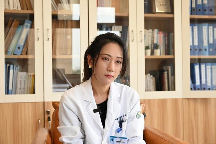 发信息给男友必须“秒回”，不回就疯狂打电话！“恋爱脑”是病吗？医生解读→