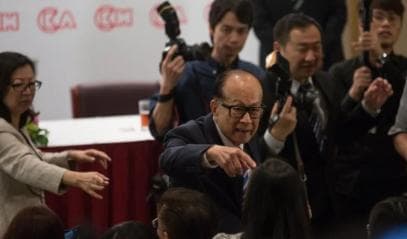 李嘉诚1657亿元甩卖43个港口，提前感到了危险？