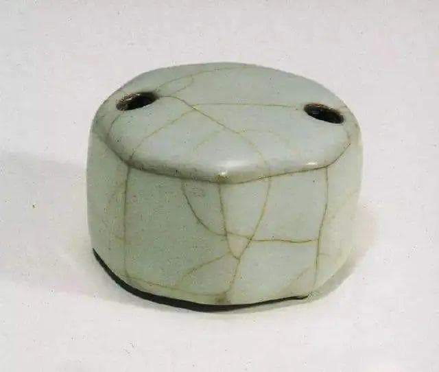 宋代官窑瓷器：从造型到审美的艺术追求