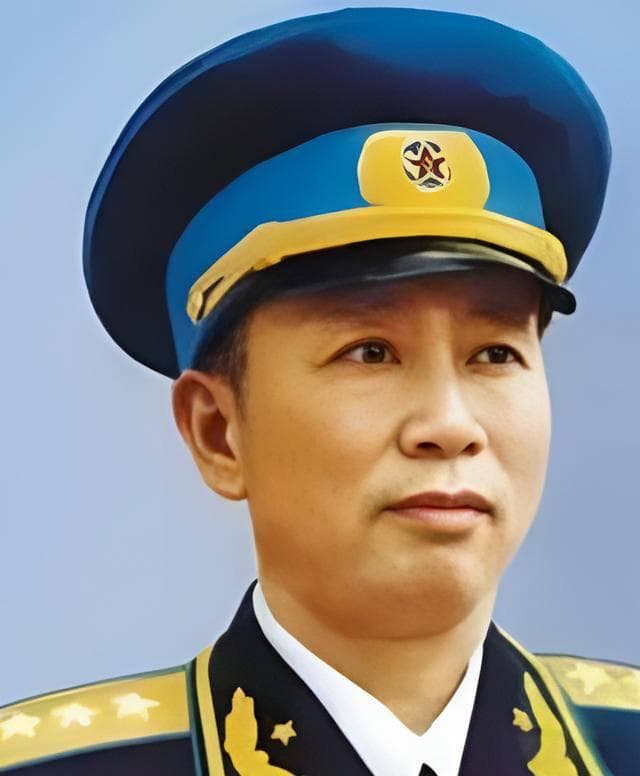 我军首任空军司令刘亚楼有着怎样的革命历程？他结局如何？