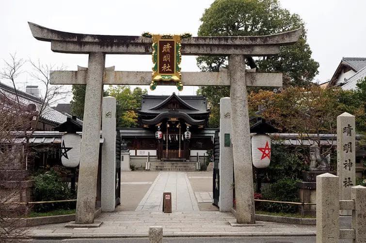 安倍晴明：从历史角度揭秘这位神秘阴阳师的真实身份