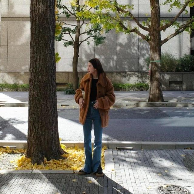 日本女生冬季穿搭指南：「外厚内薄」的时尚保暖秘诀