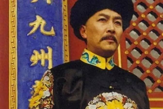雍正13年8月，57岁雍正七窍流血暴毙于圆明园，死因暗藏惊天玄机