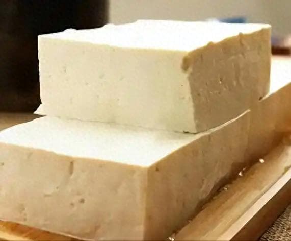 65岁后要远离豆腐？为防肝脏生病，这3种豆制品应该要少吃