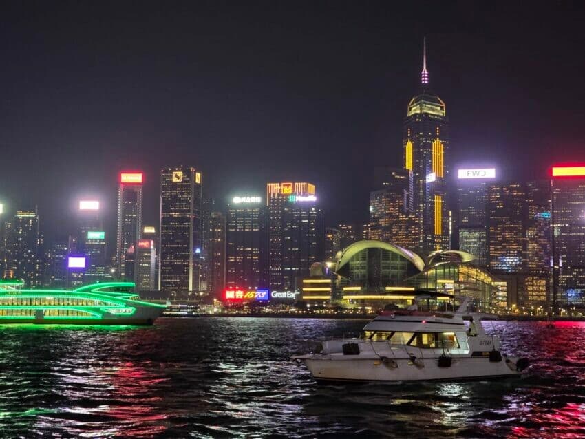 香港十大夜景推荐：维港、太平山、中环摩天轮等