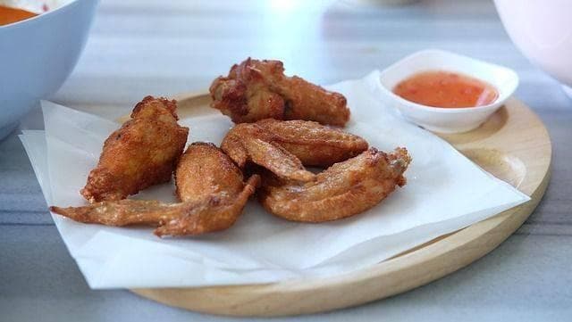 天津炸鸡翅，烹饪技巧：酥脆外皮，鲜嫩多汁