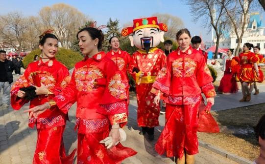 接财神：中国民间的传统财富祈愿习俗