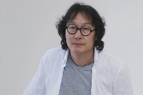艺术家徐冰的生平和作品特点