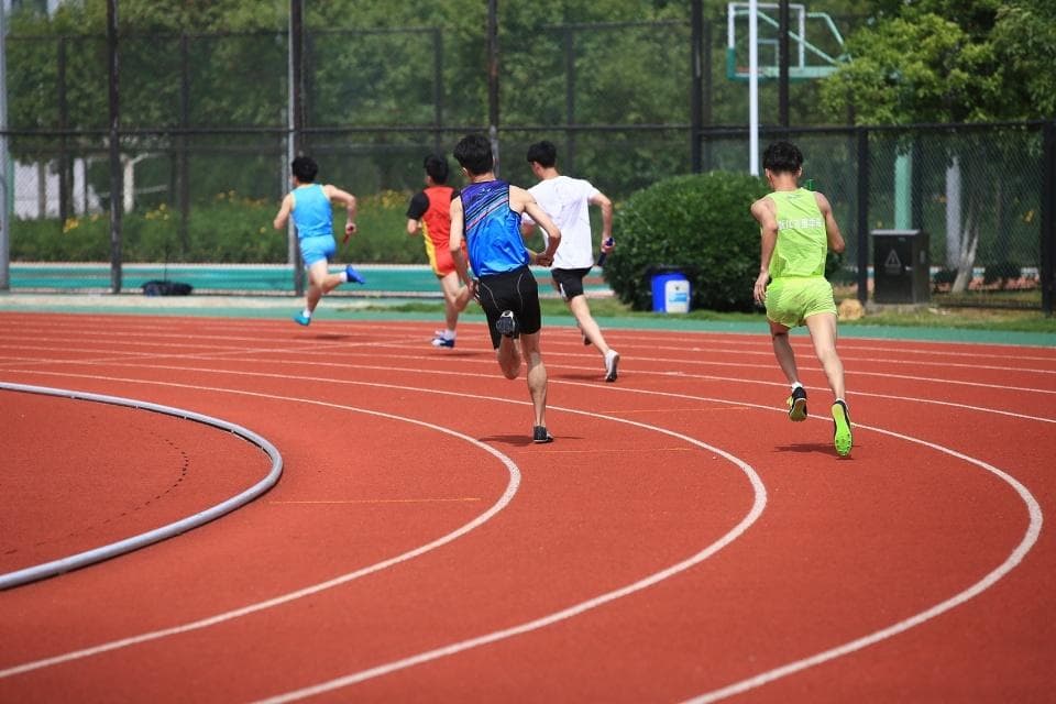 体考前喝“氮泵”真的有用吗？医生：是咖啡因和糖分在“助攻”