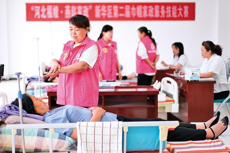 加强家政服务职业化建设，提升服务质量满足消费需求
