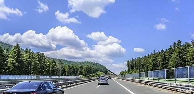 出门自驾游“高速”和“国道”的差距有多大？哪种方式更省钱？