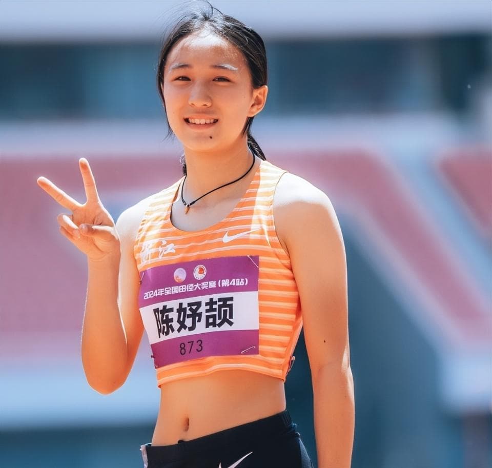 23秒60创纪录！中国15岁短跑天才少女200米夺第1：国家队训练蜕变