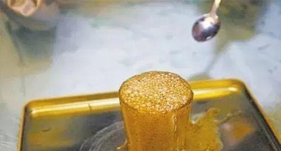 化学实验常用到的碎瓷片，为什么能防止暴沸？