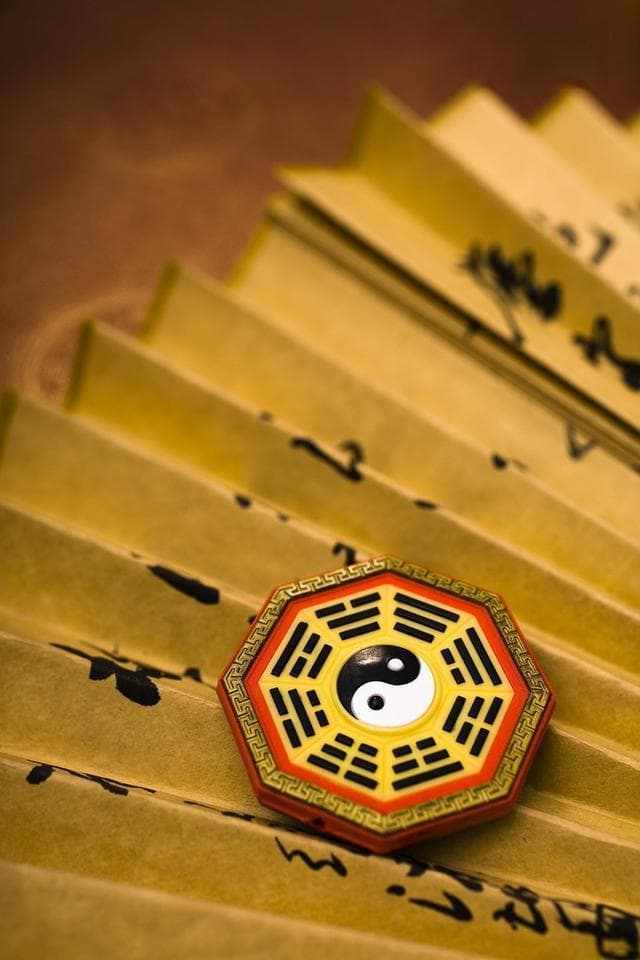 六爻占卜：前任眼中的你